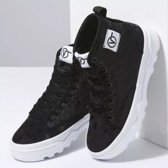 Vans Crushed Velvet Sentry Hi WC Sneakers Size Women’s 5.5 - Picture 1 of 15
